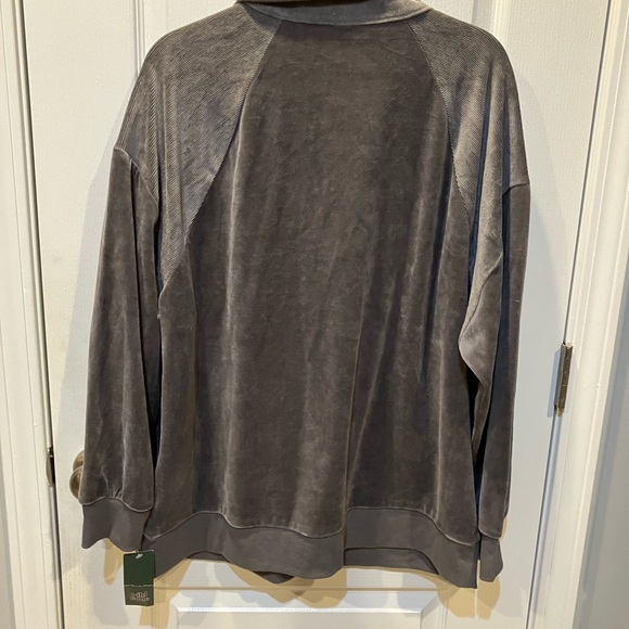 Sweatshirt - Picture 2 of 6